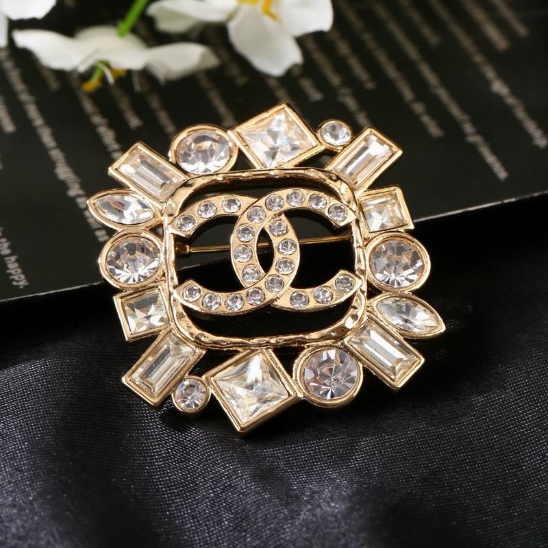 Chanel Brooch 03yxs89